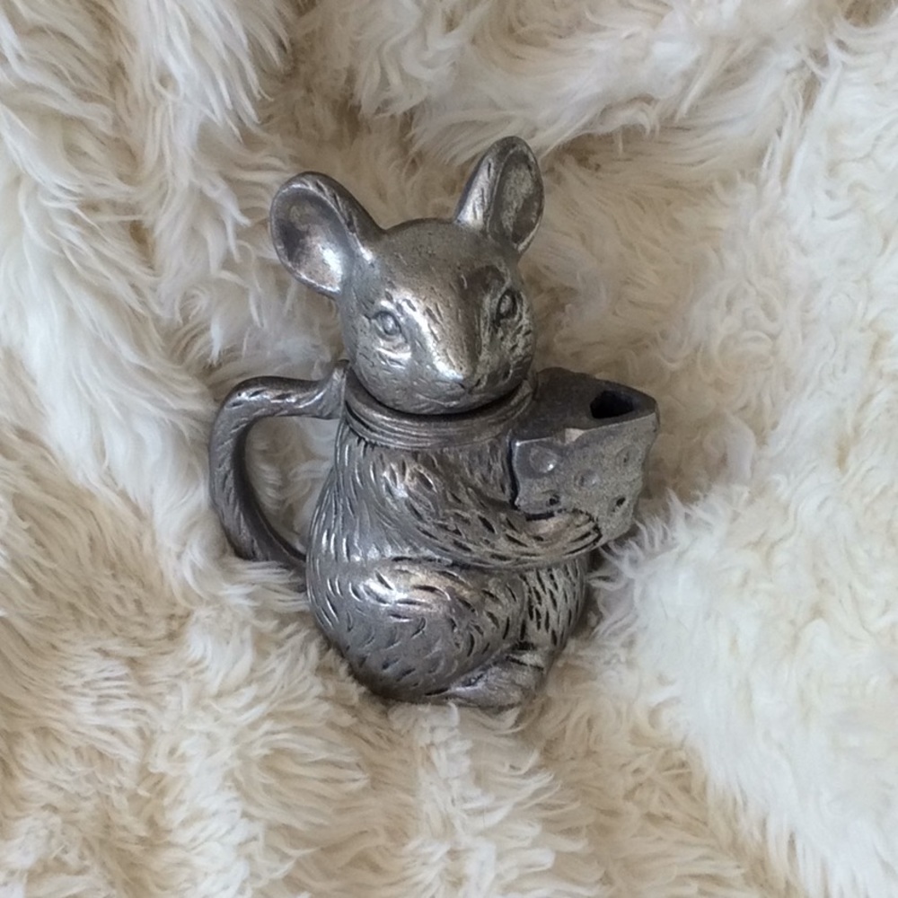 Vintage Mouse and Cheese kitchen decor